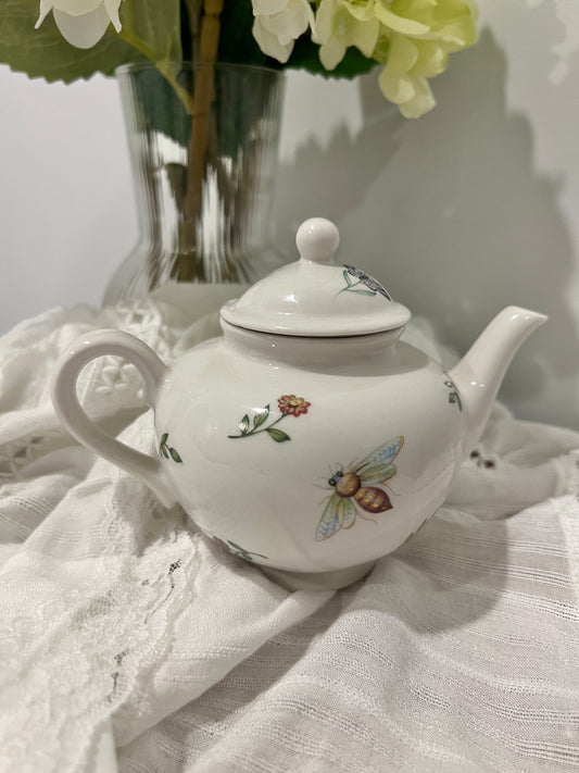 The Vineyard Teapot